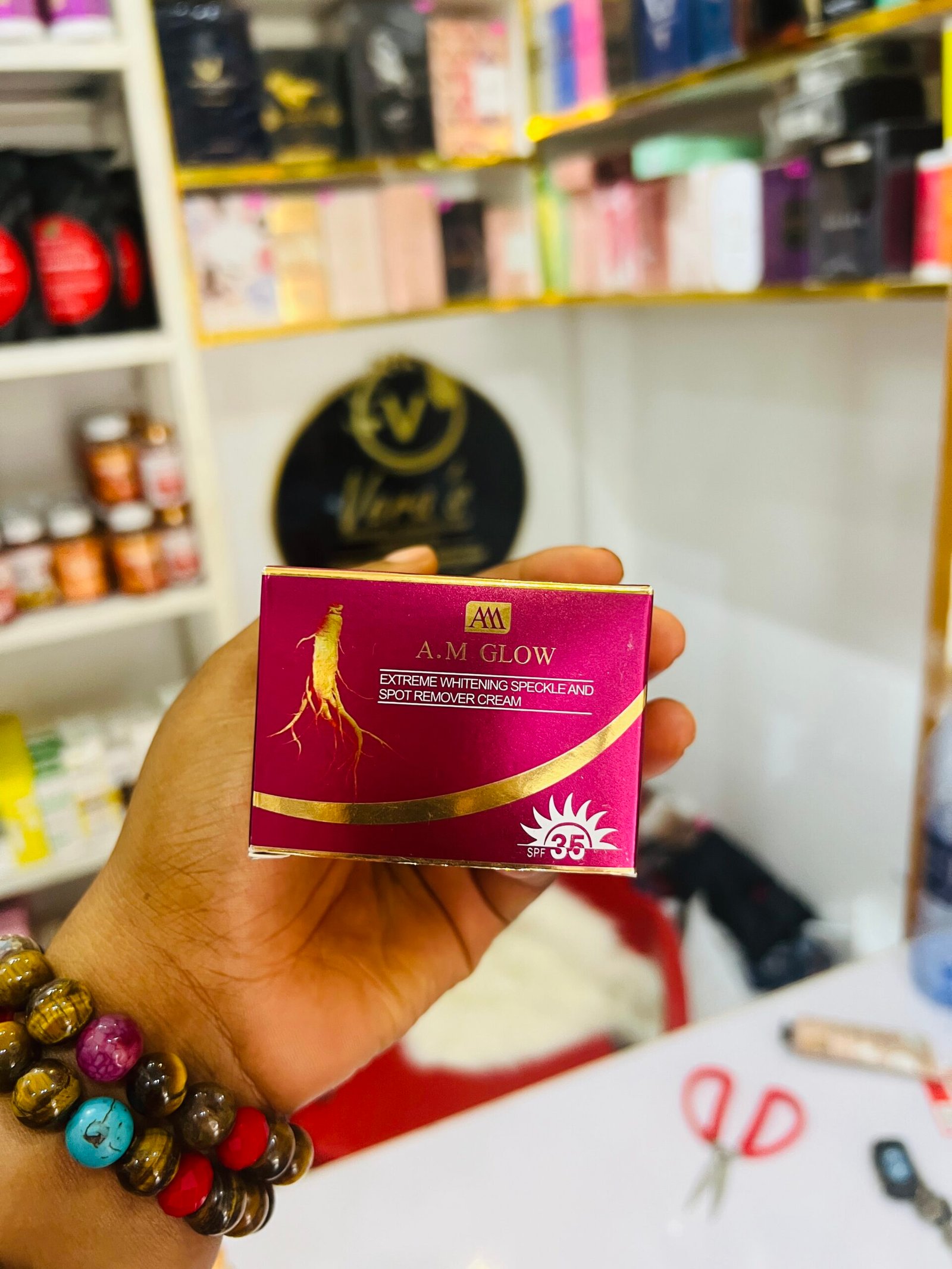 Am glow face cream